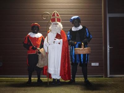 De Sint op bezoek bij de jonge gezinnen